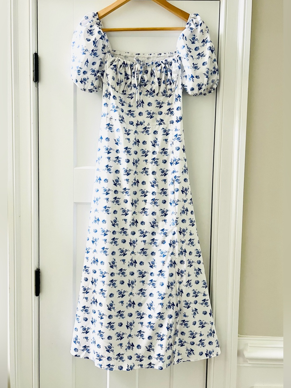 White and Blue Floral Puff-Sleeve Midi Dress Size S